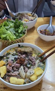 bún ốc bà tuyết - Ấn tượng đầu tiên về không gian và phong cách phục vụ