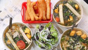 bún ốc cô béo - Ấn tượng ban đầu về không gian và phong cách phục vụ
