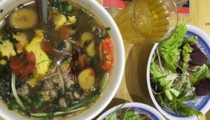 Không gian và vị trí của quán bún ốc cô hằng
