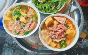 bún ốc gia truyền - Ấn tượng đầu tiên về không gian và phong cách phục vụ