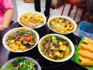 bún ốc gia truyền bạch mai - Ấn tượng đầu tiên về gánh bún lâu đời