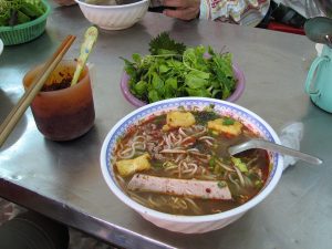 bún ốc hòe nhai - Không gian và ấn tượng ban đầu