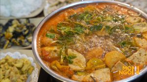 Nguyên liệu chuẩn bị cho nồi lẩu ốc khương thượng