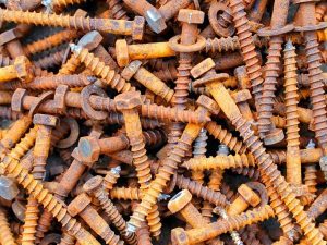 mẹo tháo ốc vít bị rỉ sét - Nguyên nhân khiến ốc vít bị rỉ sét