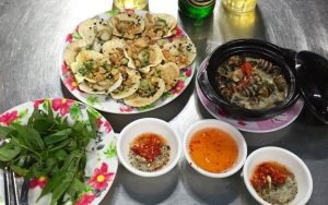 ốc đào nguyễn trãi - Không gian và ấn tượng đầu tiên khi bước vào quán