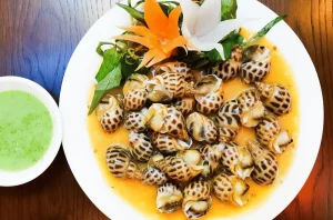 ốc hương làm món gì ngon - 1. Ốc hương xốt trứng muối