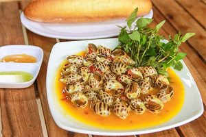 Nguyên liệu chuẩn bị cho món ốc hương xào bơ