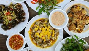 ốc lắc cô mai - Không gian và ấn tượng đầu tiên khi đến quán