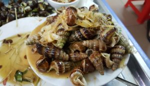ốc miếu hai xã - Ấn tượng đầu tiên về không gian và phong cách phục vụ