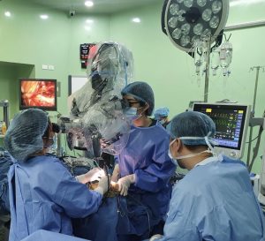 ốc tai điện tử - 1. Dịch vụ chuyên khoa thính học và cấy ghép