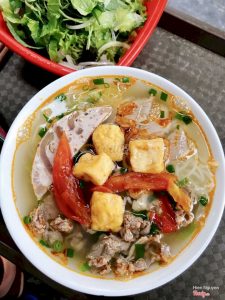 quán bún riêu bún ốc - 1. Bún riêu Huyền Thu