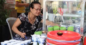quán ốc bà câm - Ấn tượng đầu tiên về không gian và phong cách phục vụ độc đáo