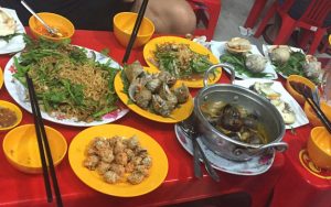 quán ốc hội ngộ - Không gian và ấn tượng ban đầu