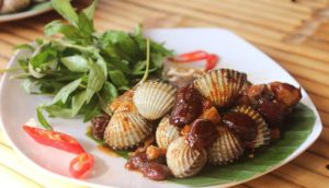 quán ốc út điệu - Ấn tượng ban đầu về không gian và phong cách phục vụ